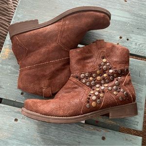 Big Buddha Vegan Leather mint brown metal embellished star booties ladies 8 M